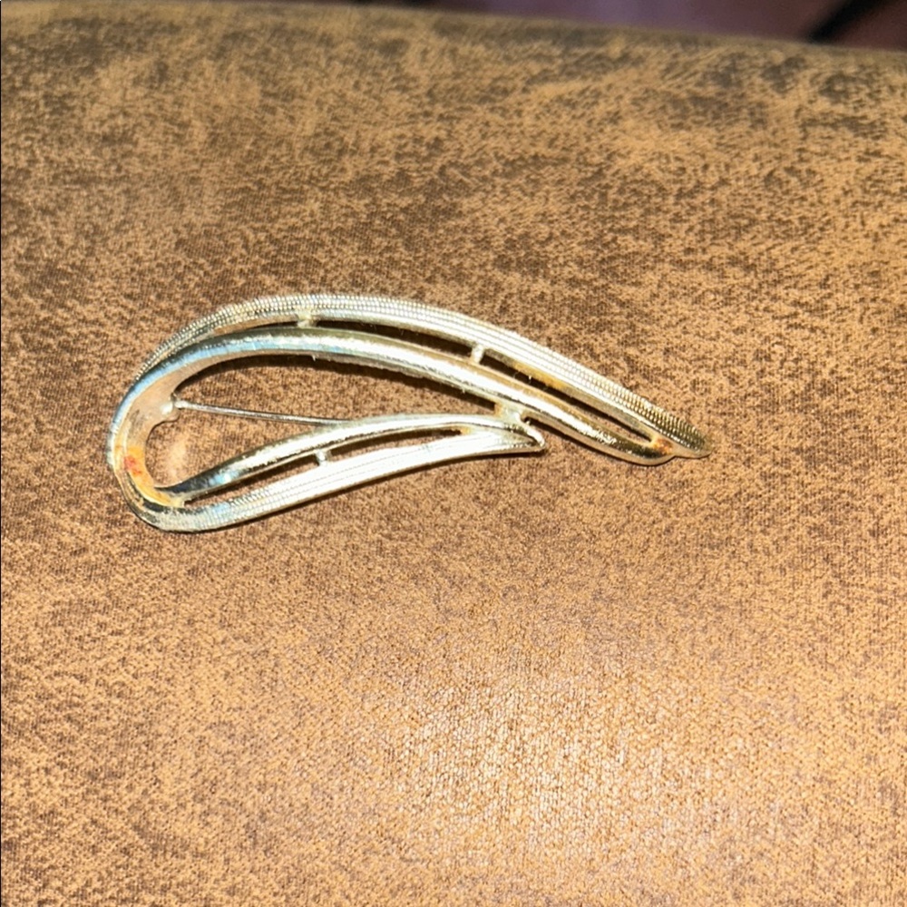 Sarah Coventry Stylish Silver Brooch